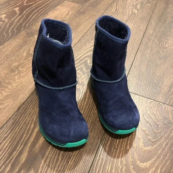 Youth Ugg boots - Picture 2 of 6